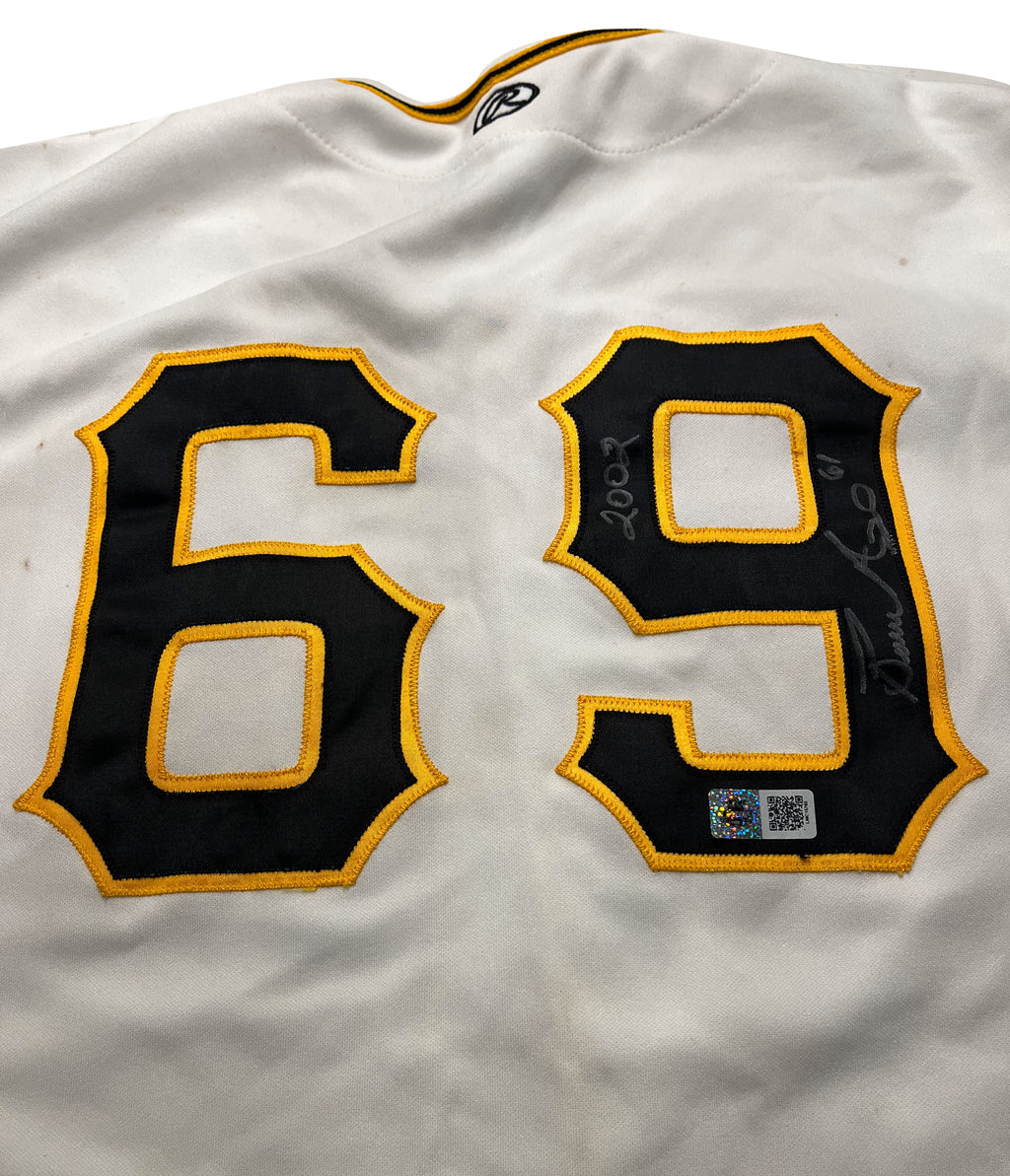 Authentic Autographed Memorabilia 