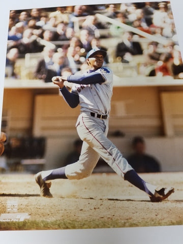 UNSIGNED Ernie Banks 8x10 Photo (batting)