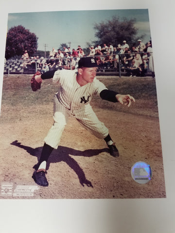 UNSIGNED Whitey Ford (throwing) 8x10