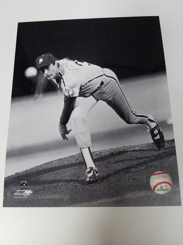 UNSIGNED Steve Carlton (pitching2) 8x10
