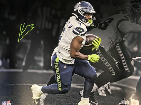 Kenneth Walker III Autographed Seahawks 16x20 - Beckett Authenticated