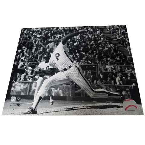 UNSIGNED Steve Carlton (pitching) 8x10